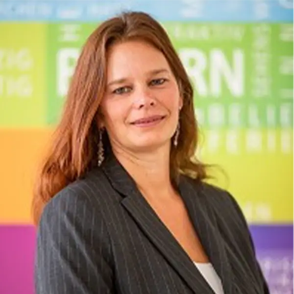 Ansprechpartnerin Denise Mossburger